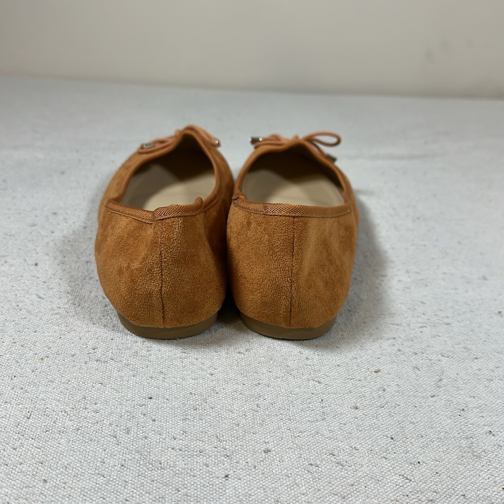 Elegant Tan Suede Ballet Flats - Picture 4 of 10